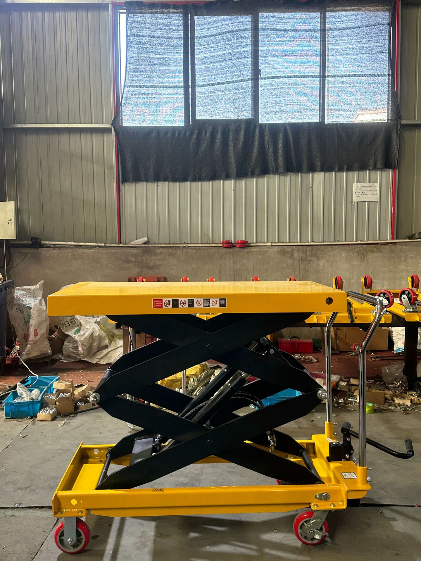 Manufacturer Customized Movable Scissor-Type Hand-Pushed Lifting Platform Cart, Hydraulic Lifting Platform, Electric Loading and Unloading Transport Vehicle