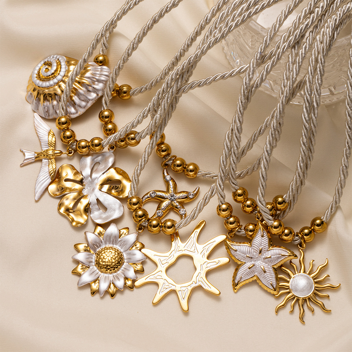 Tena collar de acero inoxidable europeo y americano de lujo ligero nicho blanco tejido de cuerda gruesa flor sol collar de concha joyería mujer image 4
