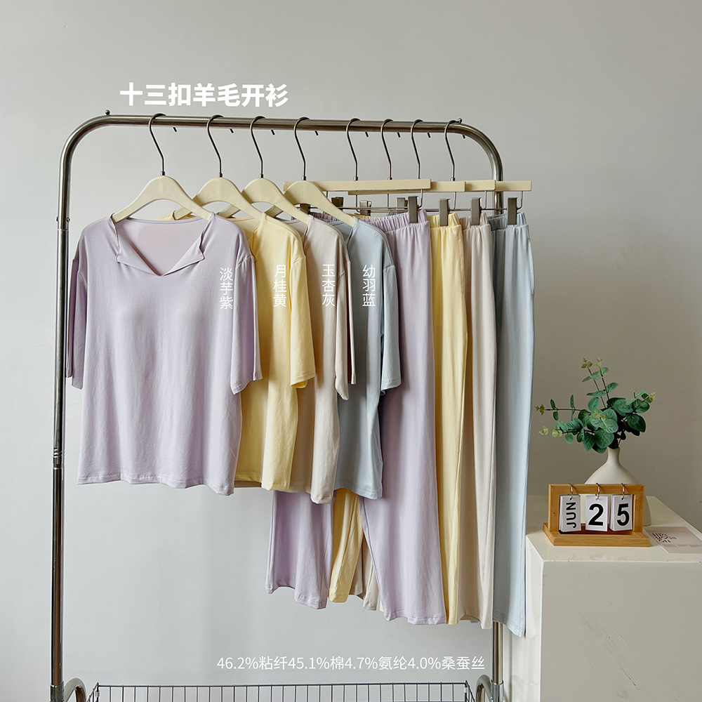 가슴 패드가 있는 여성용 홈웨어 여성용 양복, 얇은 헨리 칼라 풀오버, 중간 소매 바지, 통기성이 좋고 시원하며 편안한 양복