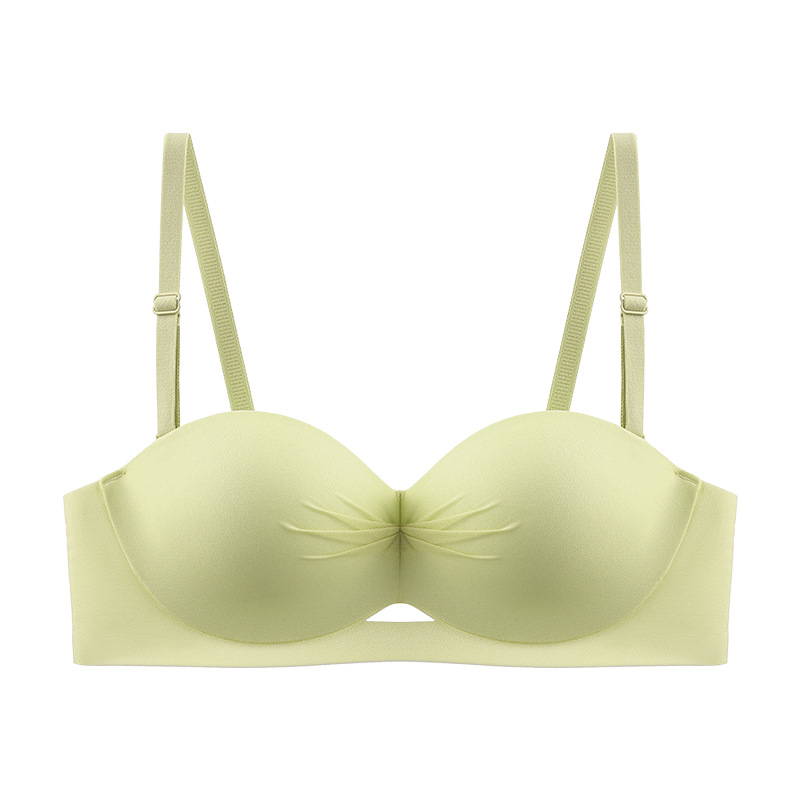 Las correas de hombro desmontables se juntan para mostrar un gran sujetador de media taza sin aros y sin costuras