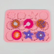 12连不同花片花朵硅胶模  巧克力糖果蛋糕装饰滴胶挂件宠物饼干模