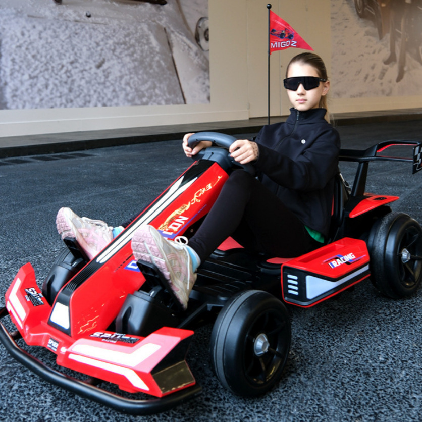 Bolalar uchun katta elektr go-karting, drift qilinadigan, F1 uslubidagi, o'tirib yurish mumkin, bolalar va kattalar uchun mos, masofadan boshqariladigan to'rt g'ildirakli bolalar avtomobili.