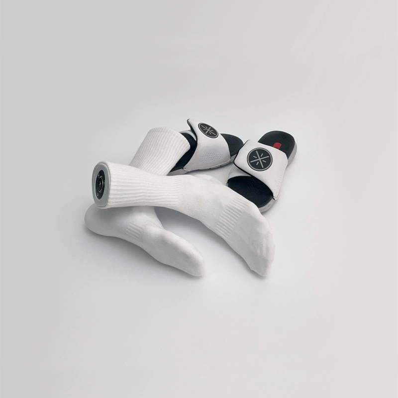 Plastic short stand, socks, lifelike mannequin head