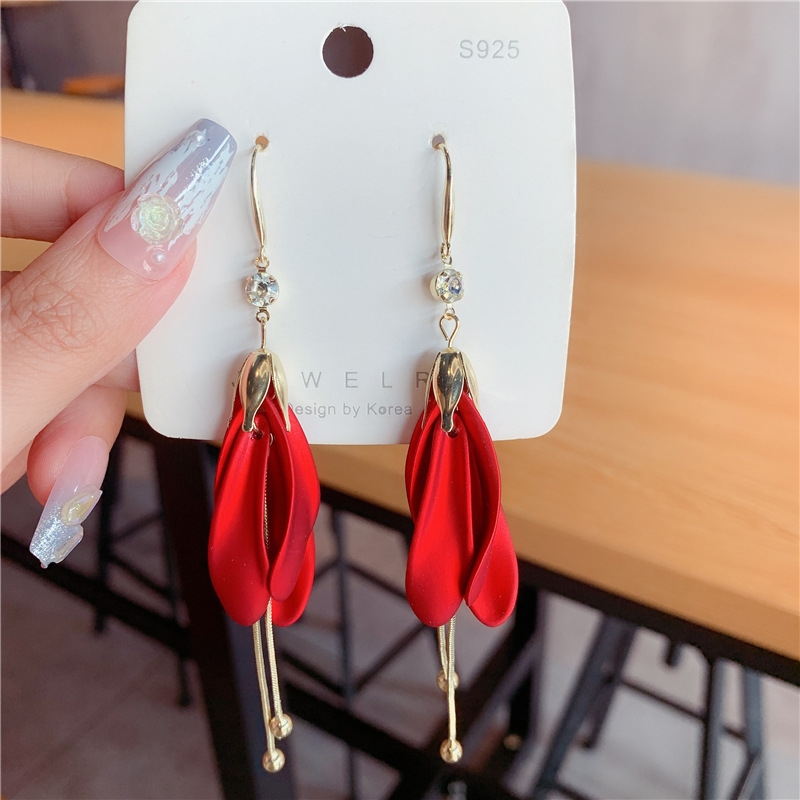 2024 Pendientes de borla de moda de nuevo estilo Pendientes largos de temperamento Pendientes de pétalo de espiga de circón con incrustaciones de súper hadas