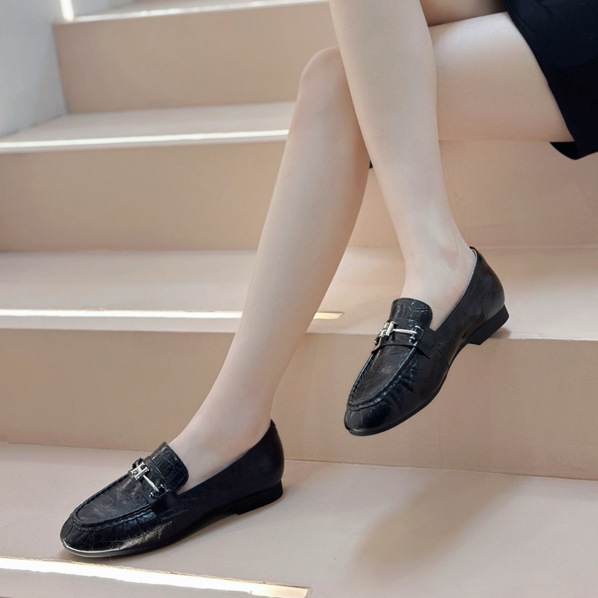 Giày lười nữ đế bệt mũi vuông thoải mái, phong cách loafer — Màu đen, Màu trắng be