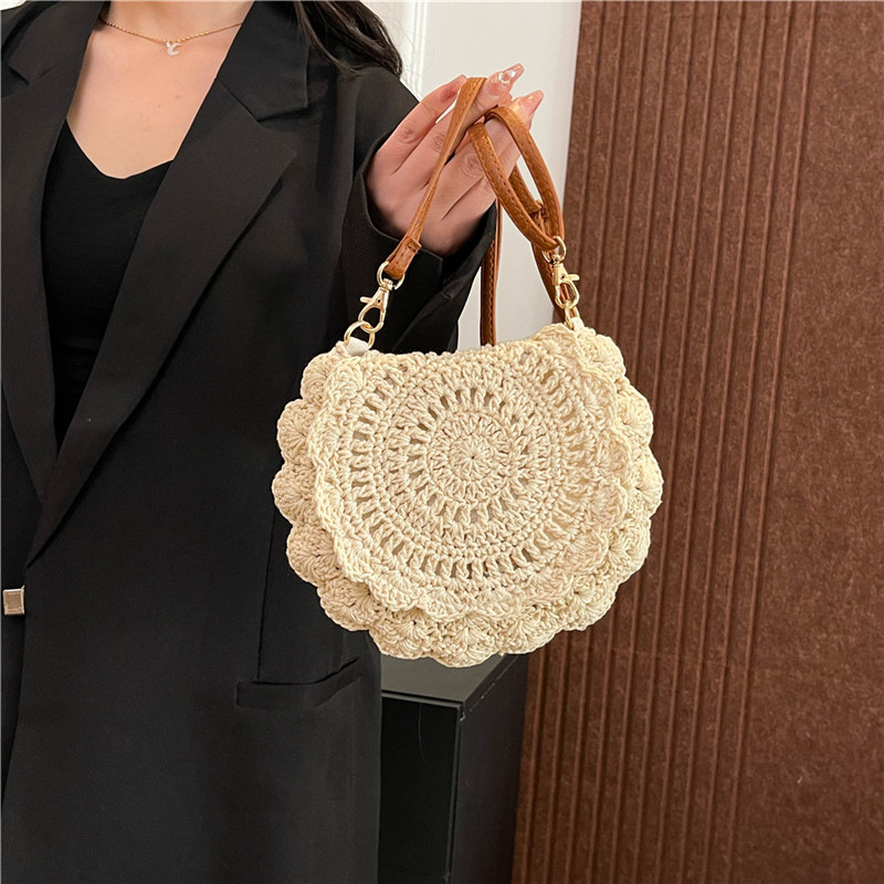 Small Fresh Forest Style Ins Style Woven Small Round Bag Seaside Vacation Elegant Knitted Bag Design Single Shoulder Crossbody Bag