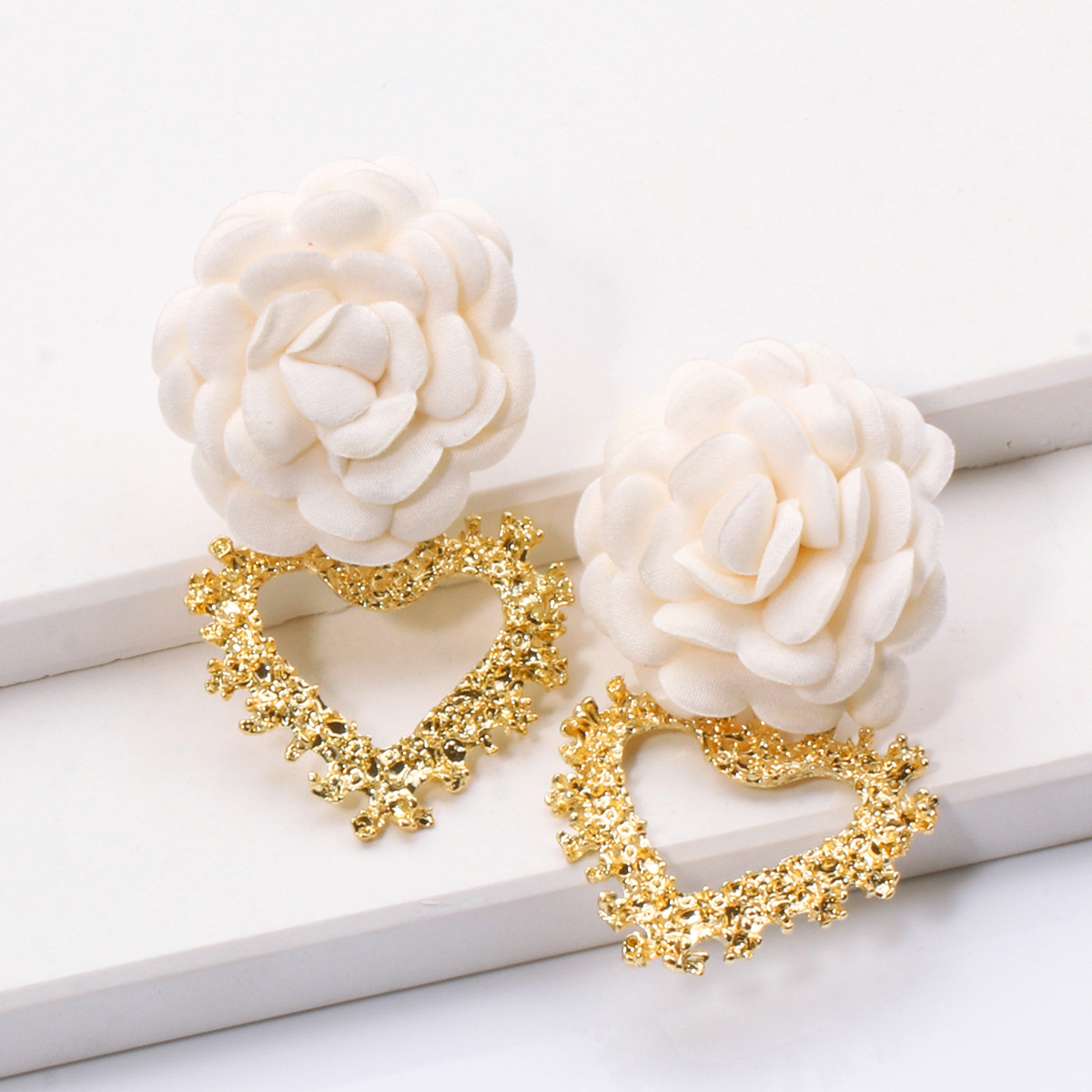 Fashion heart-shaped flower alloy earrings wholesale