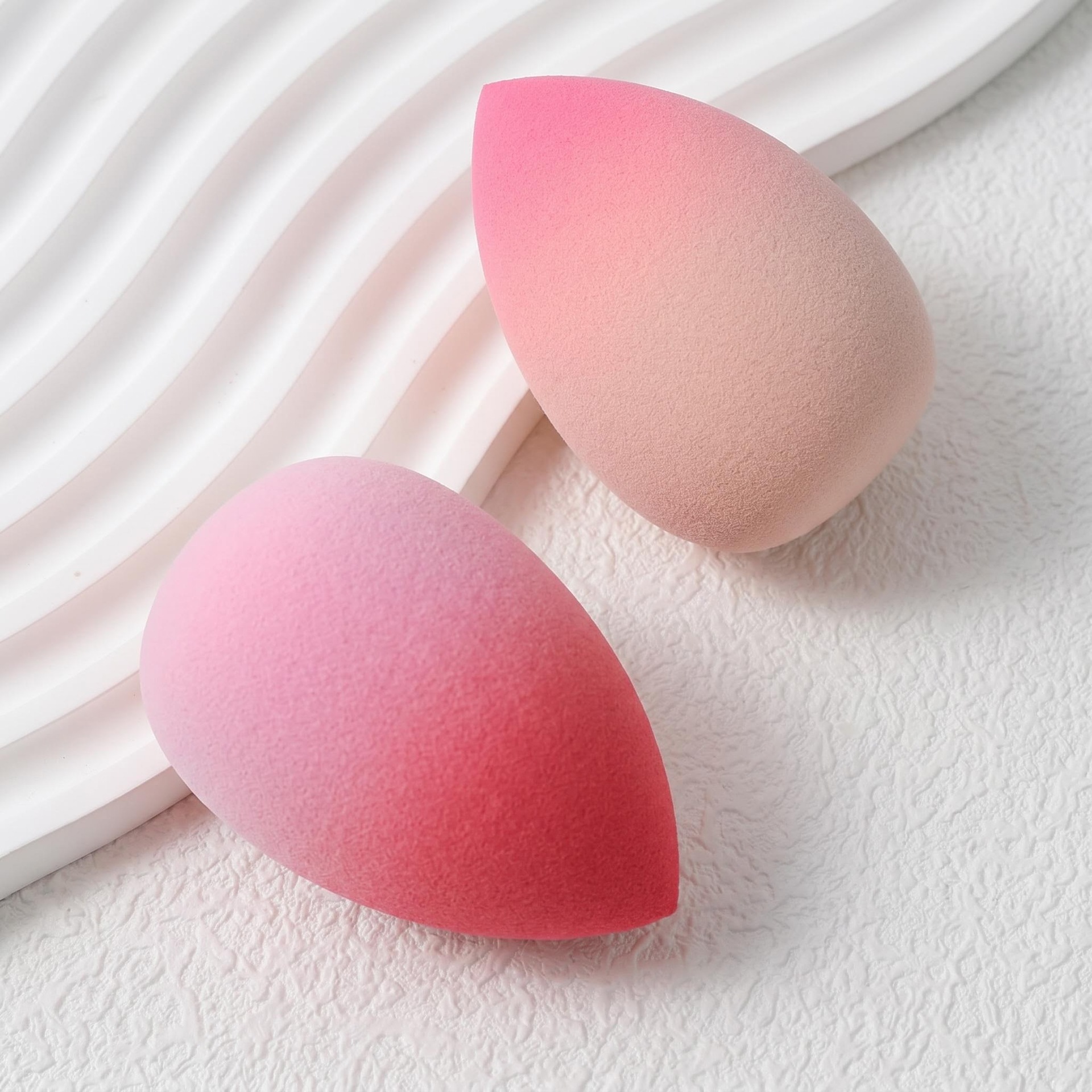Fábrica personalizada huevo de maquillaje gradiente super suave no comer polvo seco y húmedo doble uso de agua gota de maquillaje huevo al por mayor