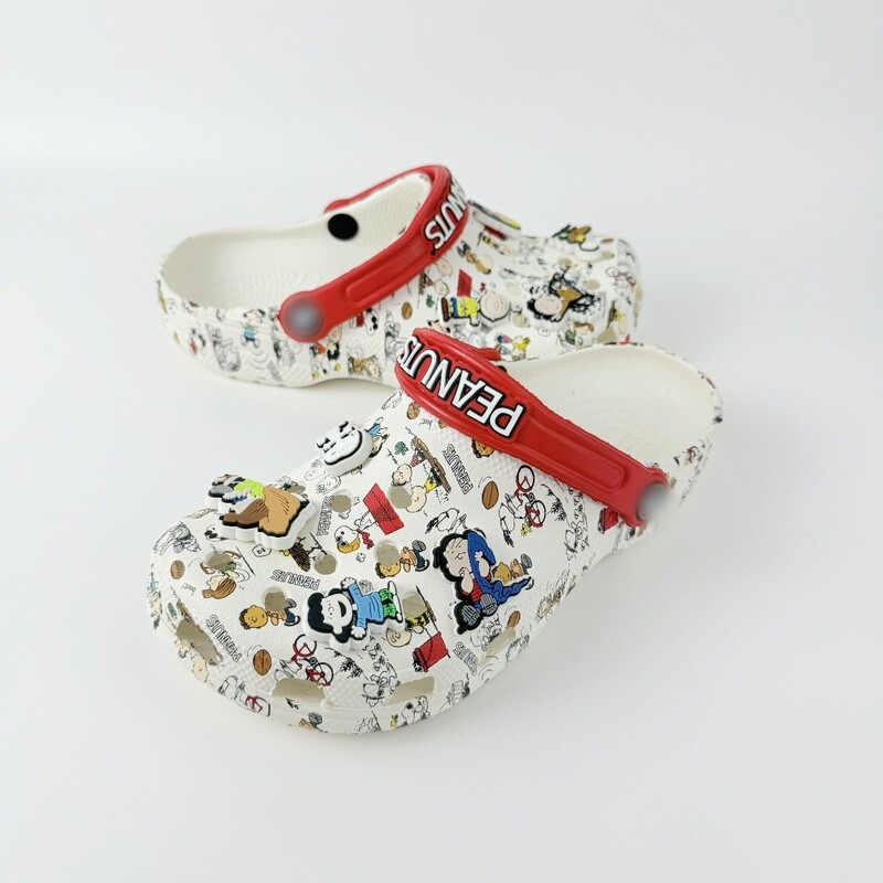 Snoopy Croc Shoes for Kids and Adults, Non-Slip Soft Sole Sandals with Logo, Beach Shoes Wholesale
