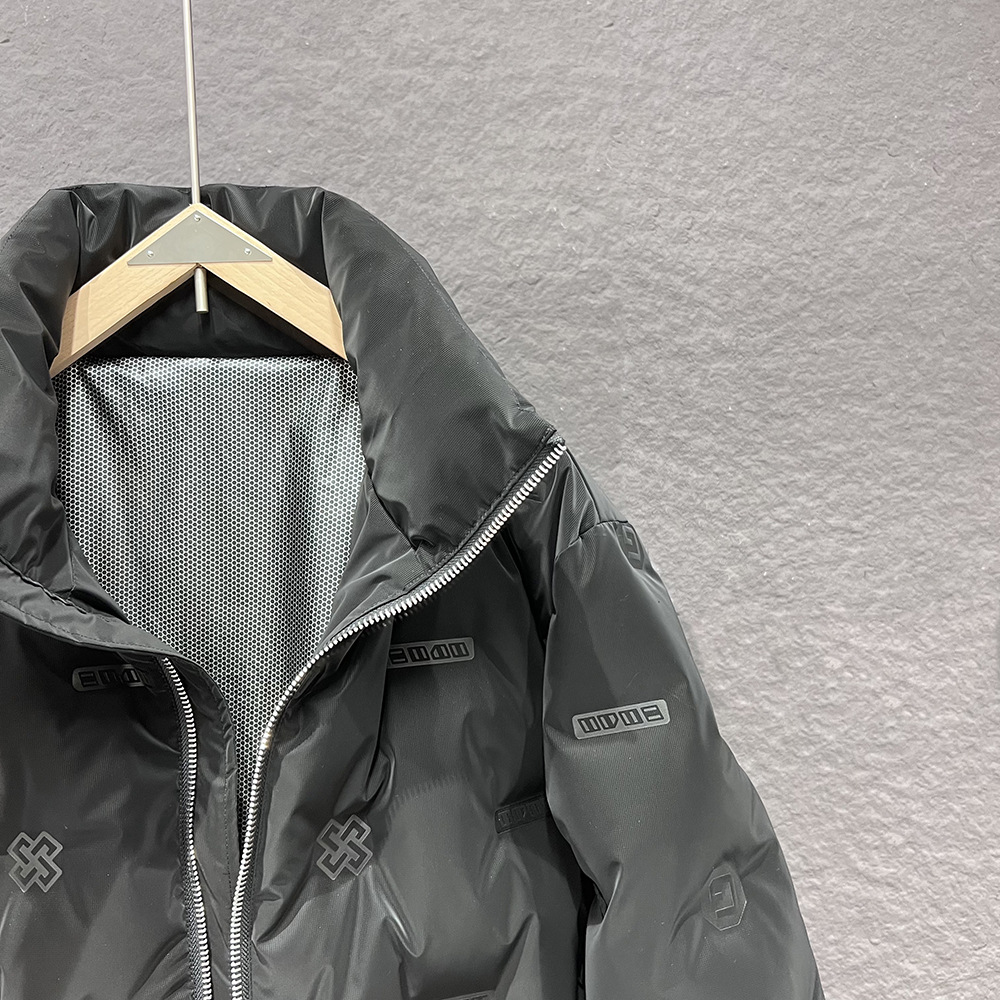 Abbigliamento maschile 2024 Giacca in cotone e seta da uomo europea ispessita calda con collo alto in rilievo a forma di G Giacca in cotone e seta punto di fornitura dal vivo_voghion.com