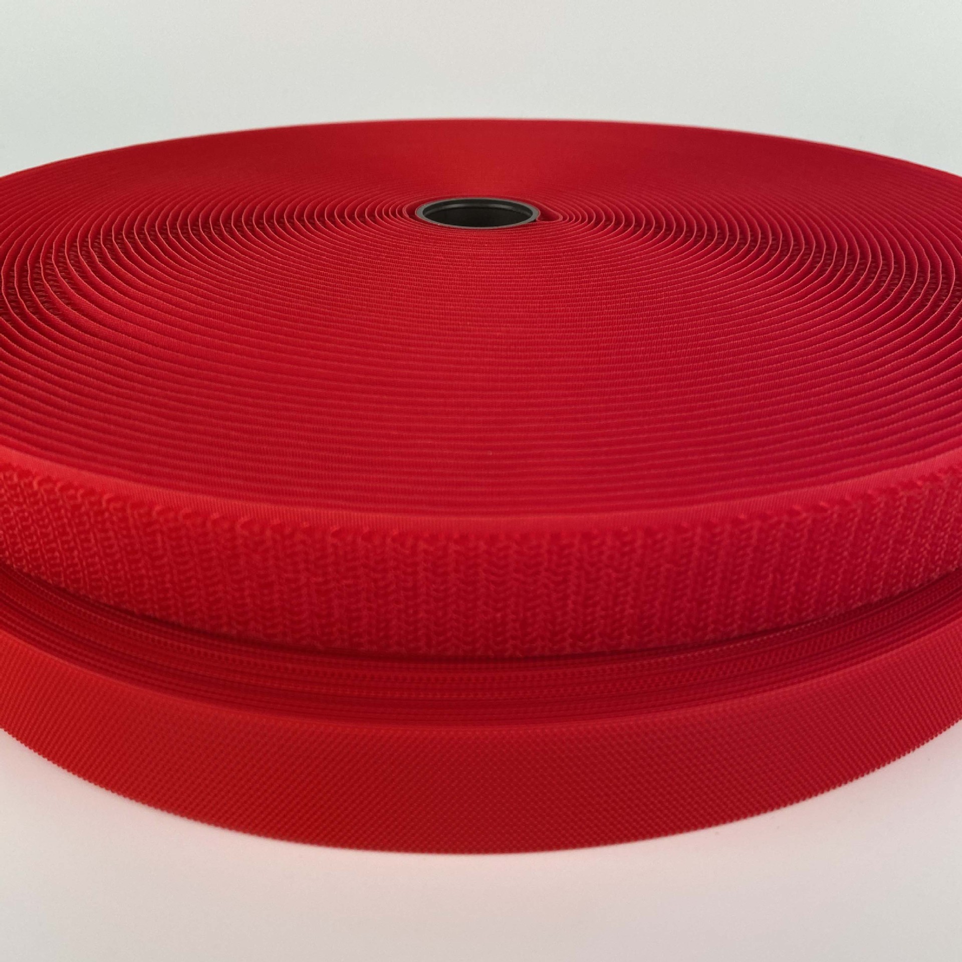 Color 2.5CM inyección gancho de velcro accesorios punzantes impermeables texturizados silenciosos de nylon para niños.