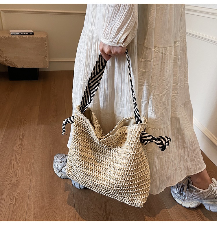Summer large-capacity straw woven bag for women, 2025 new style seaside and beach vacation single-shoulder bag, commuter tote bucket bag undefined