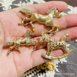 胸针;耳钉;耳环