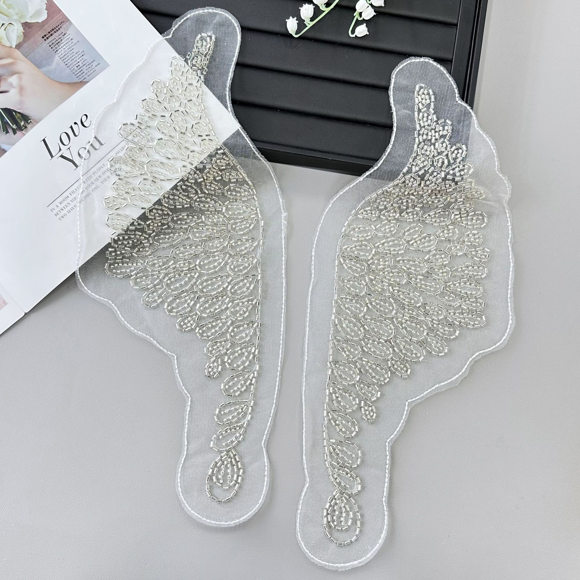 Cuentas blancas sequinilla plumas parches de encaje collar flor decoración de pecho vestido de boda DIY accesorios de bordado image 4