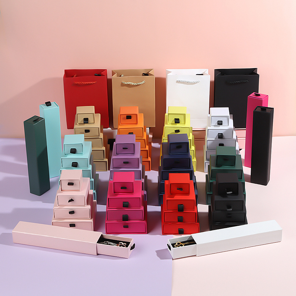 Caja de joyería tipo cajón personalizable con espacio para anillos, pulseras, pendientes y collares