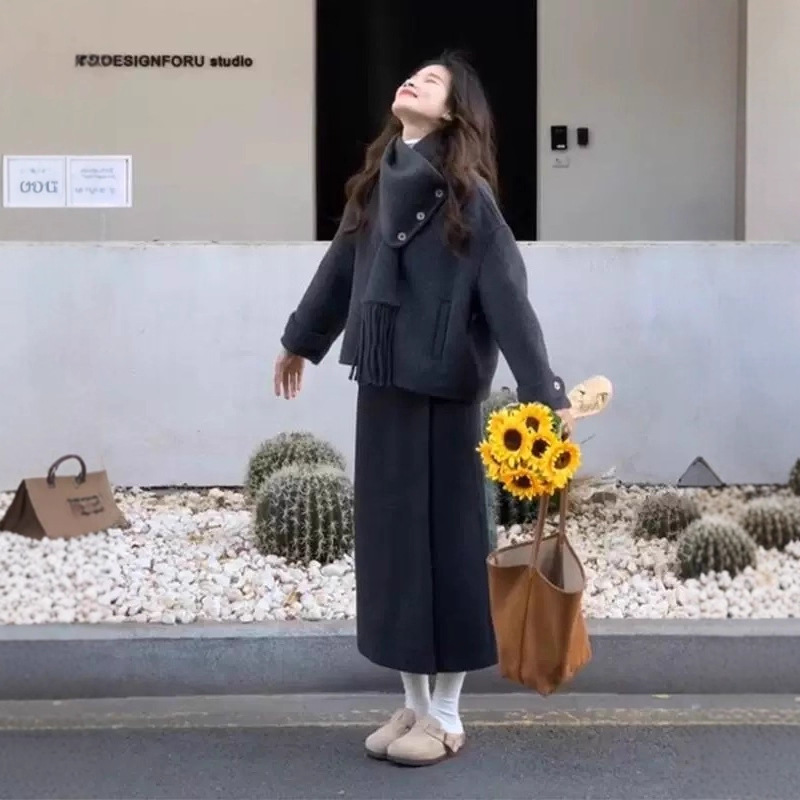 Aiyixuan High-End Atmospheric Thick Woolen Coat for Women, New Winter Style, Elegant and Fashionable Gray Woolen Coat