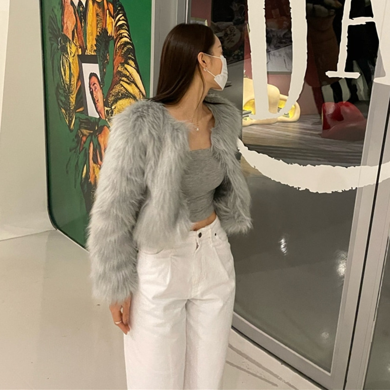 Kurzer, schmal geschnittener Kunstpelzmantel aus Kunstpelz für Damen_voghion.com