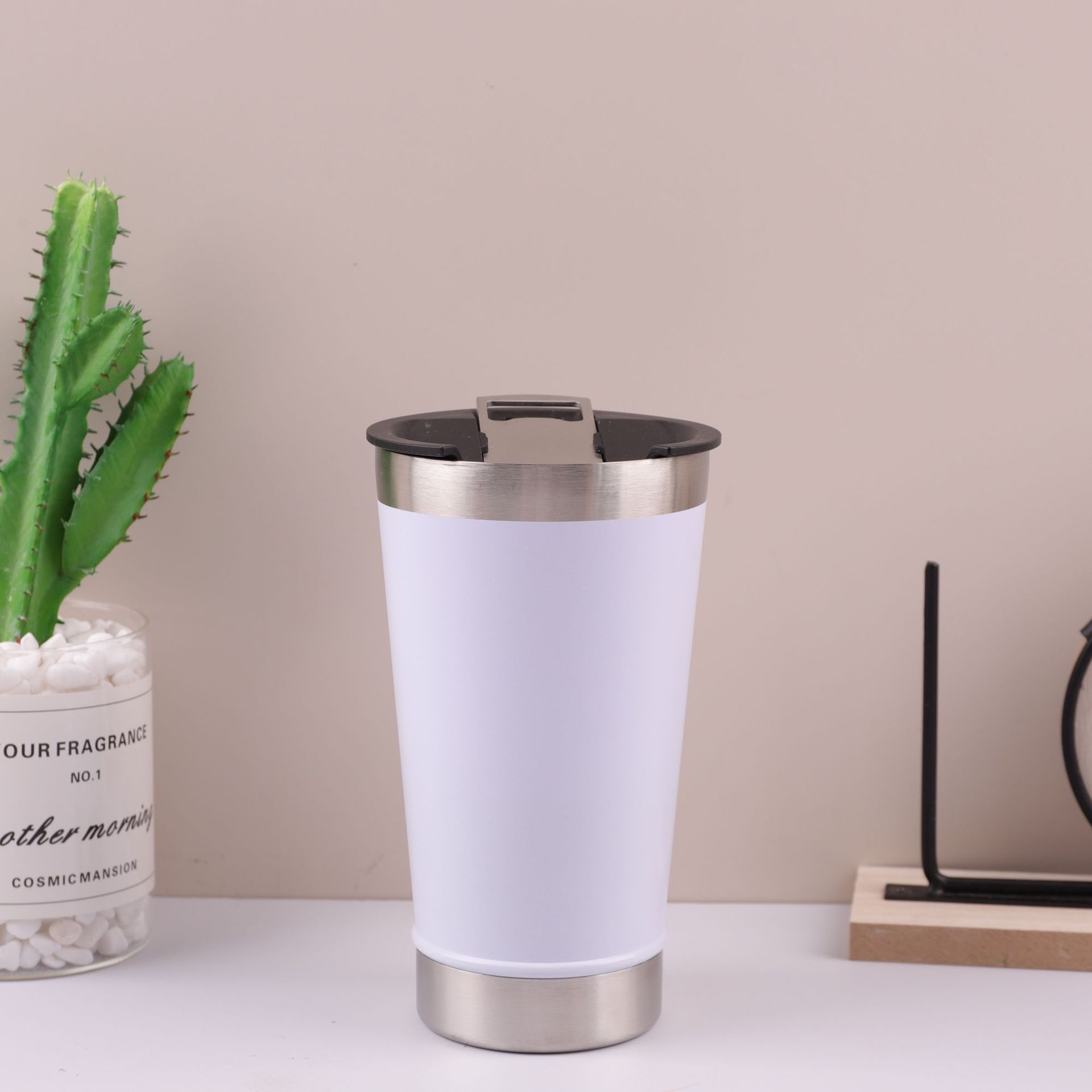 Transfronterizo 304 acero inoxidable taza de aislamiento al vacío 20oz taza de cerveza de aislamiento a largo plazo taza de automóvil con abridor de botellas