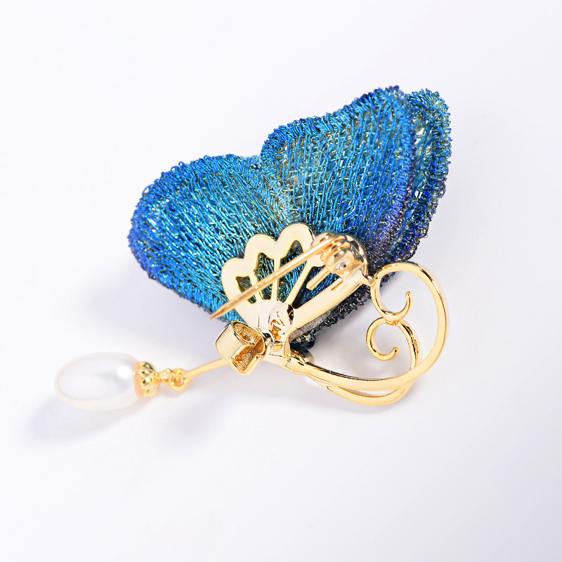 Neue chinesische Stoffbrosche mit Schmetterlingsanhänger aus Süßwasserperlen, exklusives Design, hochwertige Corsage, Blazer-Kleidung_voghion.com