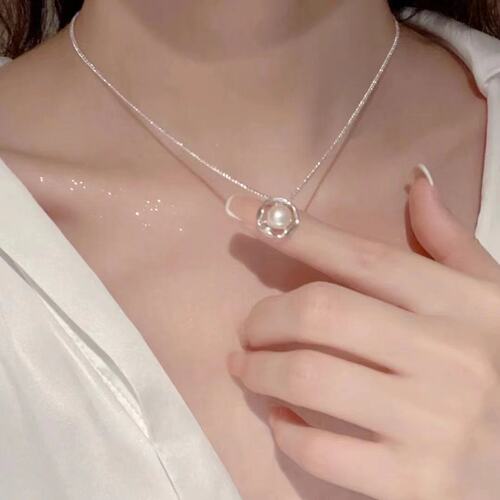 Japanese and Korean Minimalist Pearl Necklace for Women, Unique Design, High-End Geometric Pearl Titanium Steel Necklace Accessory for Wholesale
