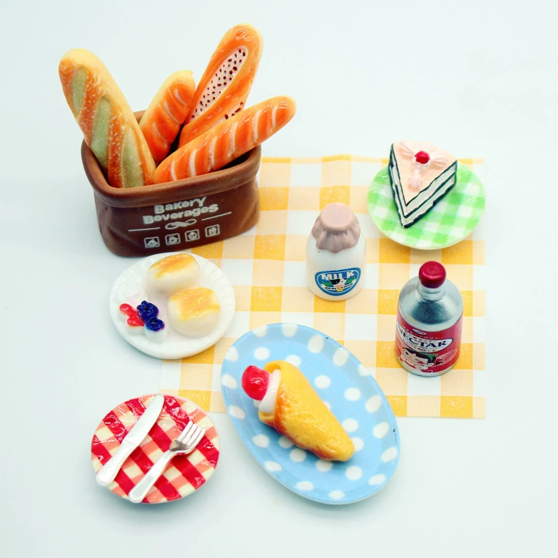 Small doll house, food play, dinner plate, bread