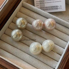 耳钉;耳环;耳扣