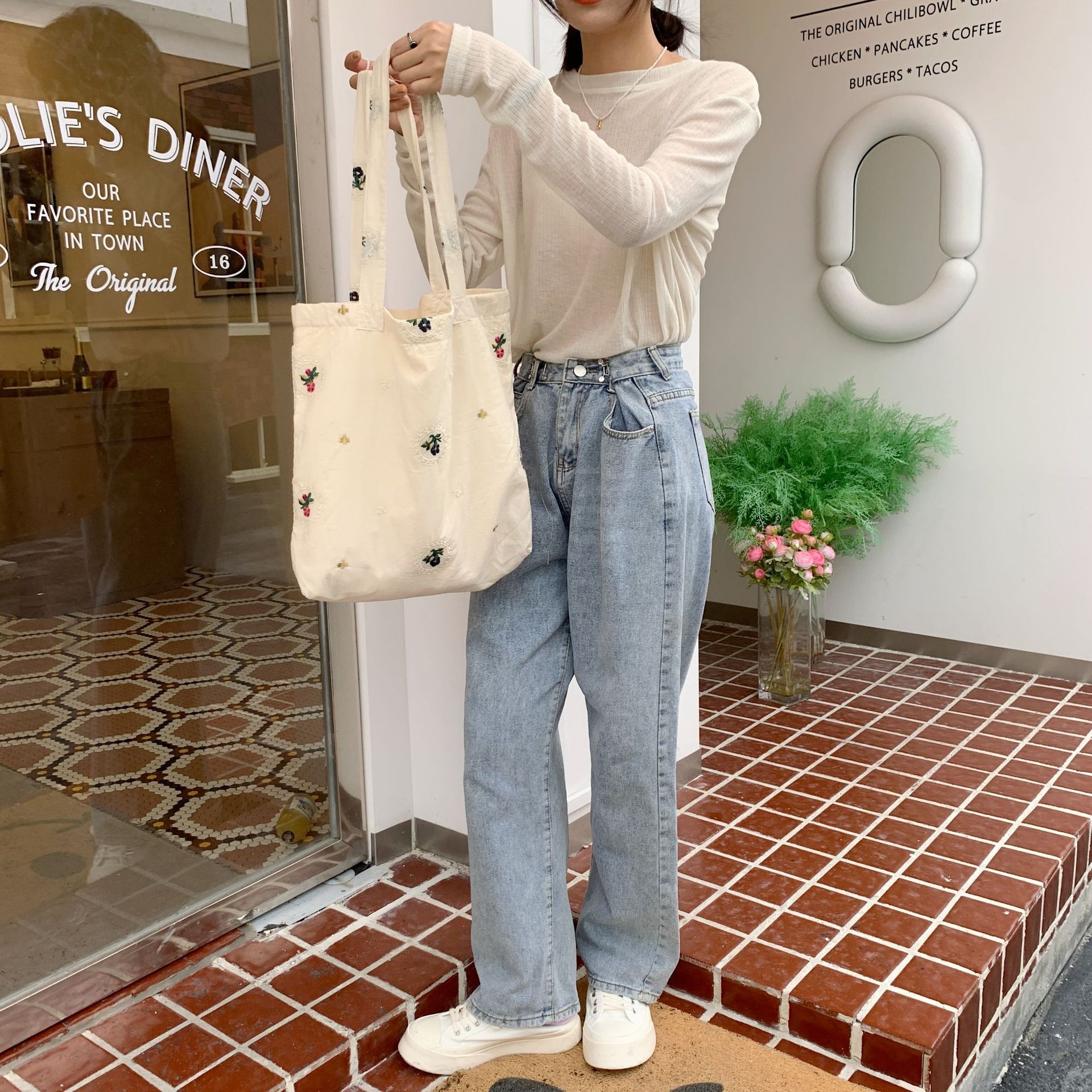 Embroidered Flower Shoulder Bag - Image 3