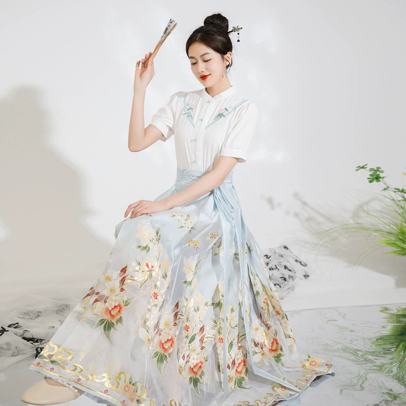 Реальная стрельба из ткацкого золота для макияжа