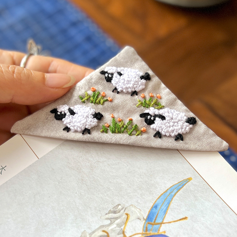 Marcadores de flores bordadas a mano Ludiy material de bordado bolsas de libros marcadores de esquinas lindos marcadores creativos de estudiantes