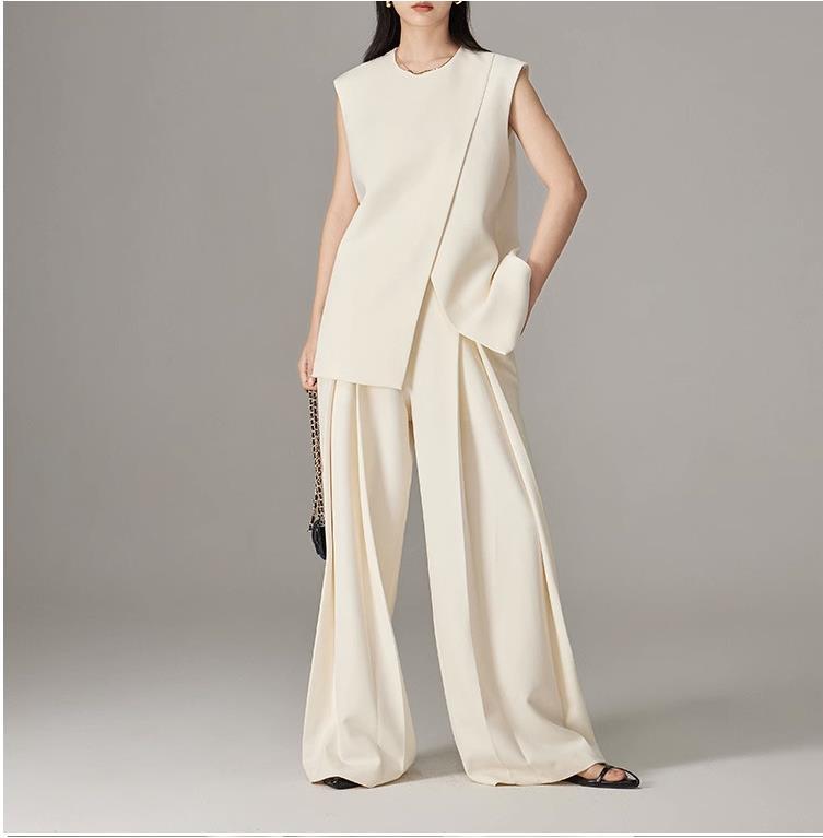 GraceChic Cross-Border Anzugweste aus robustem Twist-Gewebe mit dreidimensionalem Schnitt, asymmetrischer Silhouette und drapierter Doppelfalte für eine schlankmachende Silhouette_voghion.com