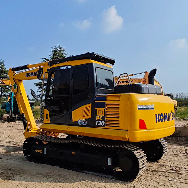 Excavadora de segunda mano seleccionada Komatsu Japón gancho de tamaño medio PC130 venta a bajo precio buen rendimiento estable