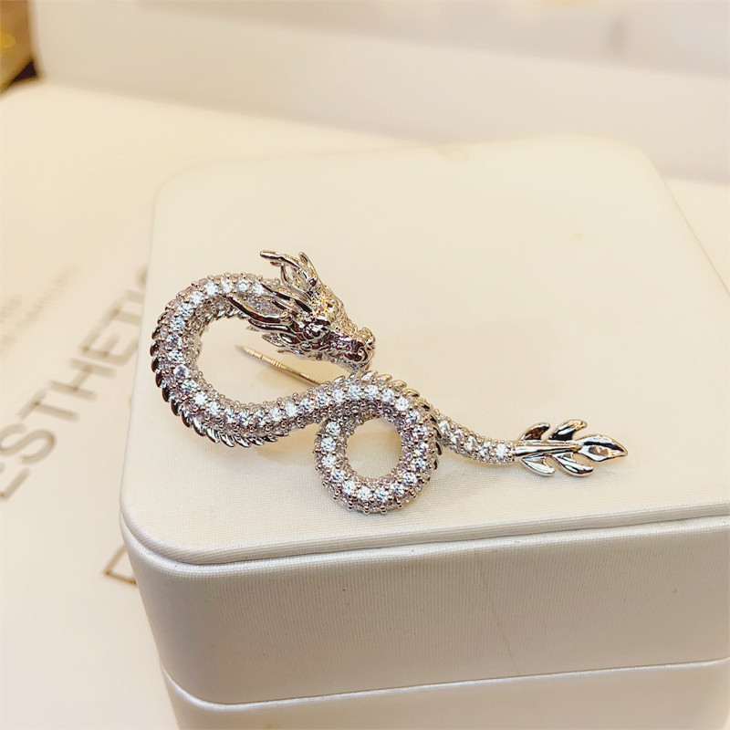 Nuevo deseo dragón broche femenino de alta gama traje creativo Dragón en forma de ramillete accesorios pin dragón año Zodiaco joyería