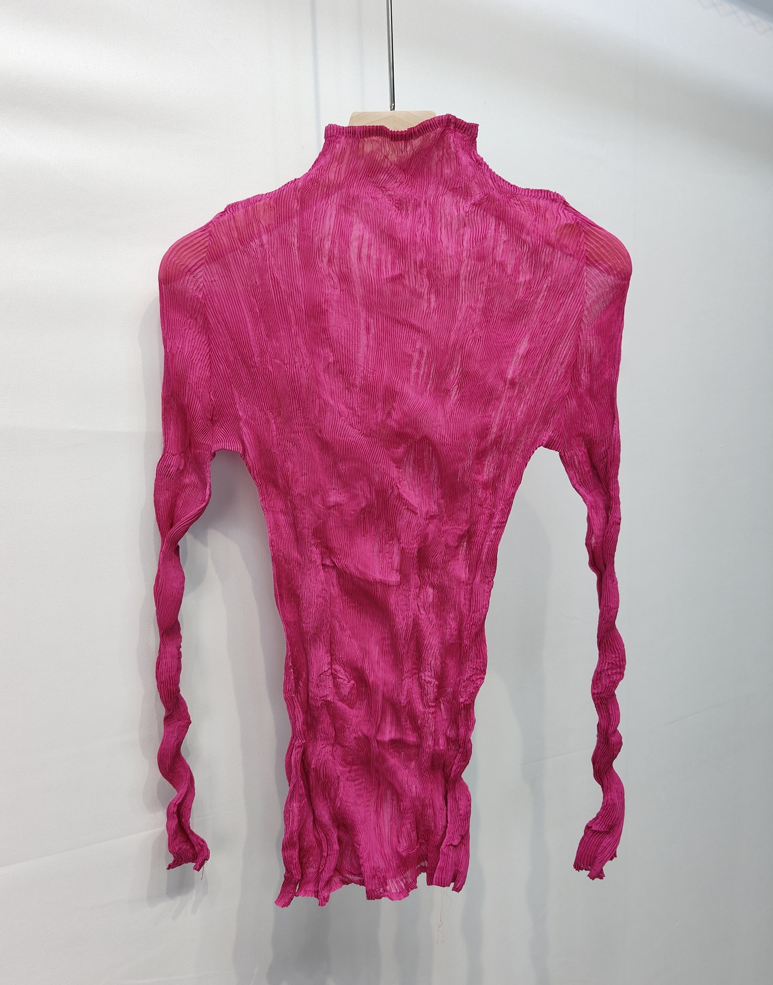 2025年プリーツトップス レディース 高級感 テンセル素材 透け感 レース 超伸縮性 スリムフィット 若見え 薄手Tシャツ