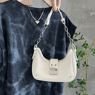 Portable chain shoulder underarm bag for women summer 2023 new high-grade small square bag crossbody small bag neutral motorcycle bag