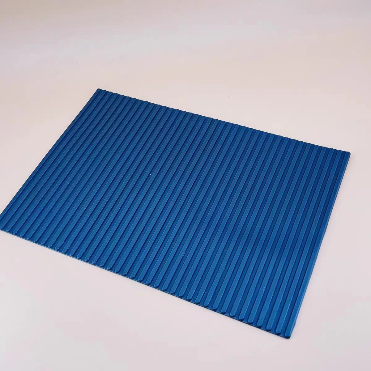 修表工具防滑垫工作台面胶垫硅胶有沟槽工具防滑垫