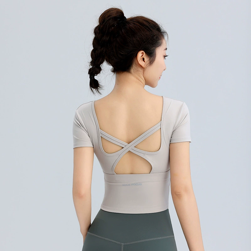 Спортивный нагрудный коврик с короткими рукавами женский облегающей спортивной одеждой