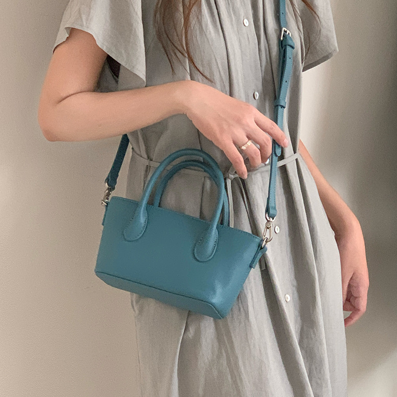 Mini bolsa de cesta de verduras de cuero minimalista 2025 nuevo estilo de piel de vaca Xiaozhong lingote bolso de mensajero portátil bolso de hombro femenino