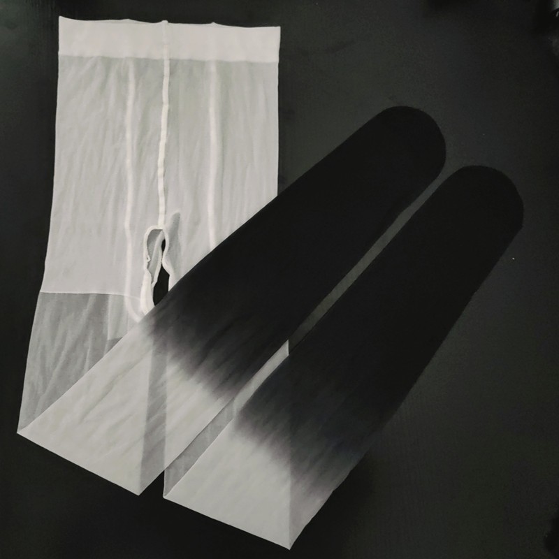 B 임의의 컷 흰색과 검은 색