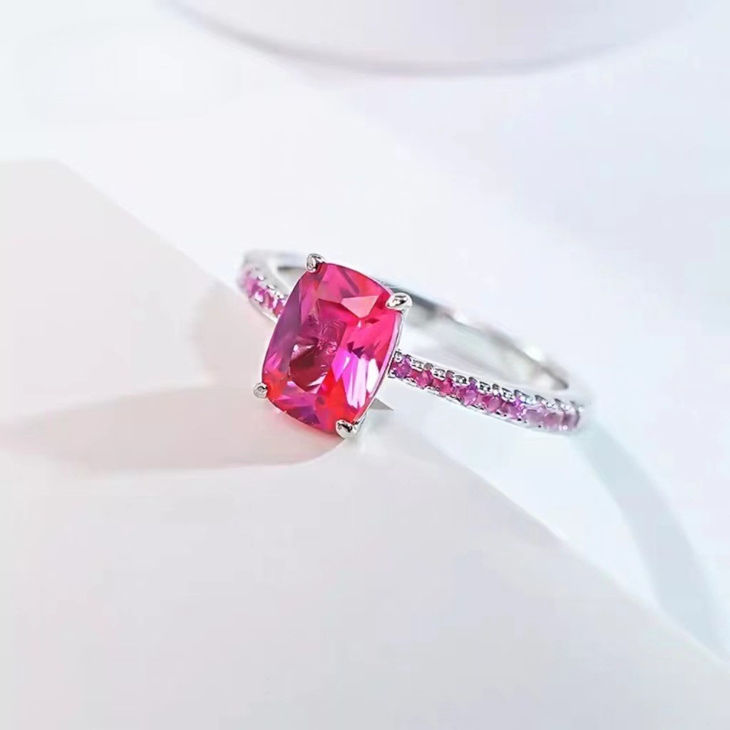 Elegant Rectangular Emerald Ring With Carbon Diamonds Fine Gold_voghion.com