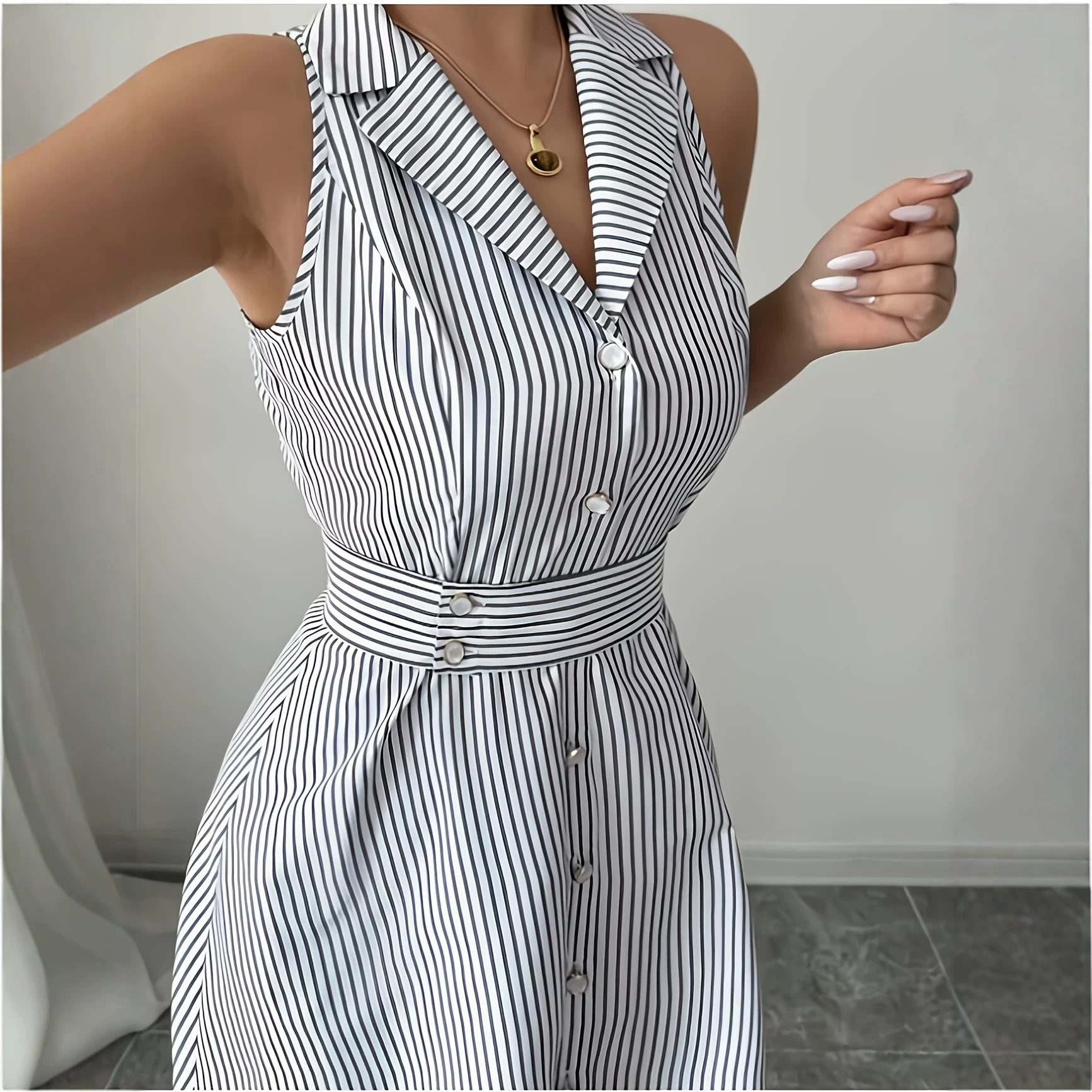 Vestido de rayas sin mangas blanco