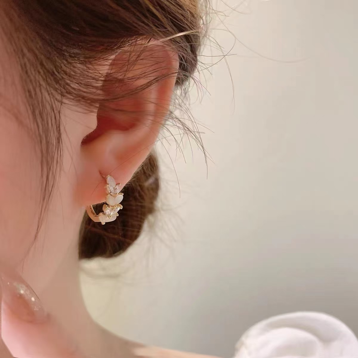 Venta caliente transfronteriza, diseño de nicho de lujo ligero, hebillas de oreja de trigo de circón, pendientes de sentido avanzado de moda, pendientes exquisitos de todo fósforo