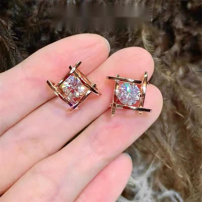 Cubic Zirconia And Pearl Stud Earrings For Everyday Elegance_voghion.com