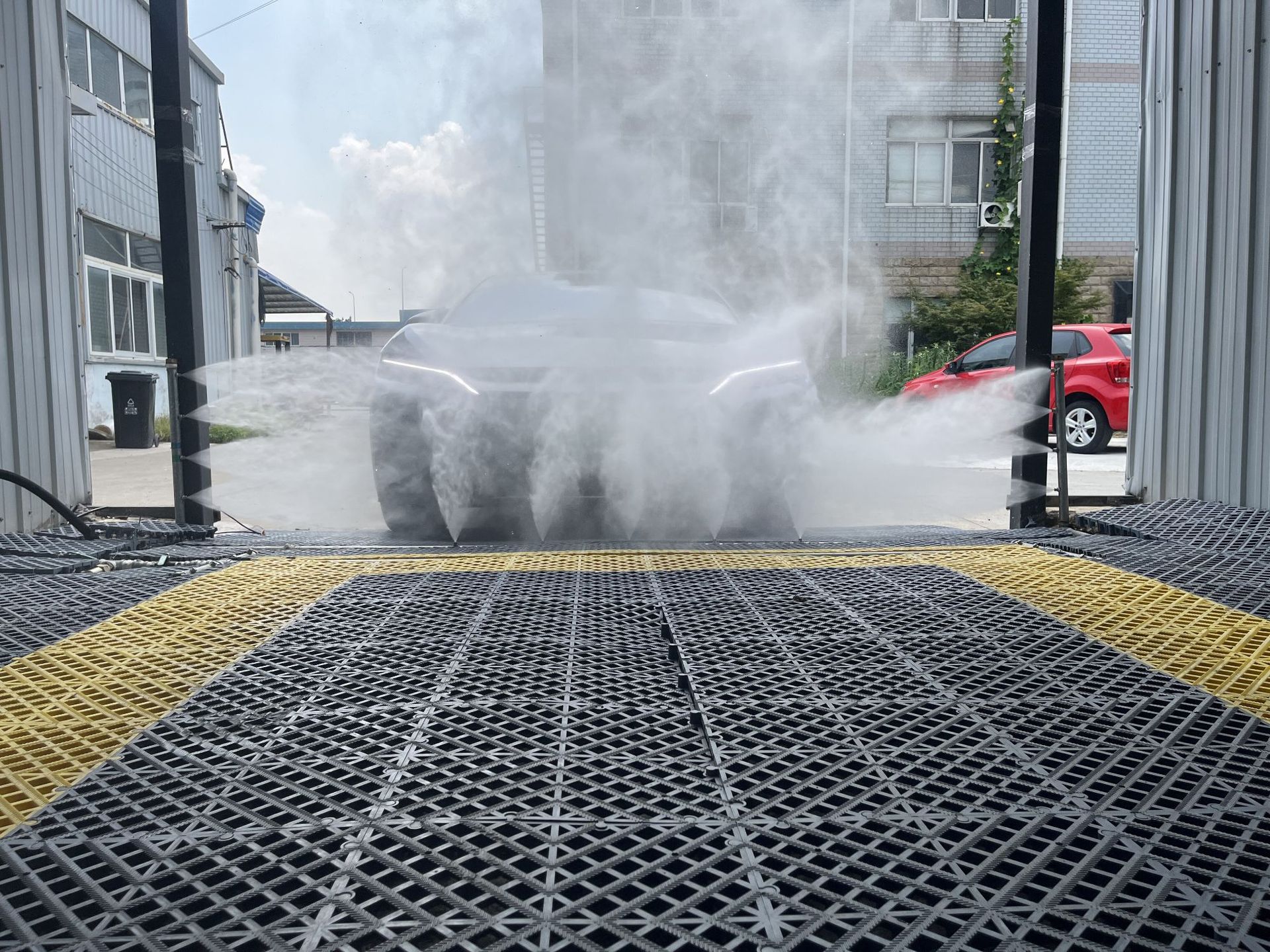 Shanghai Fengwang Fully Automatic Car Wash Machine, Contactless, 24-Hour Unattended, Voltage 220V, for Commercial Use in Saudi Arabia