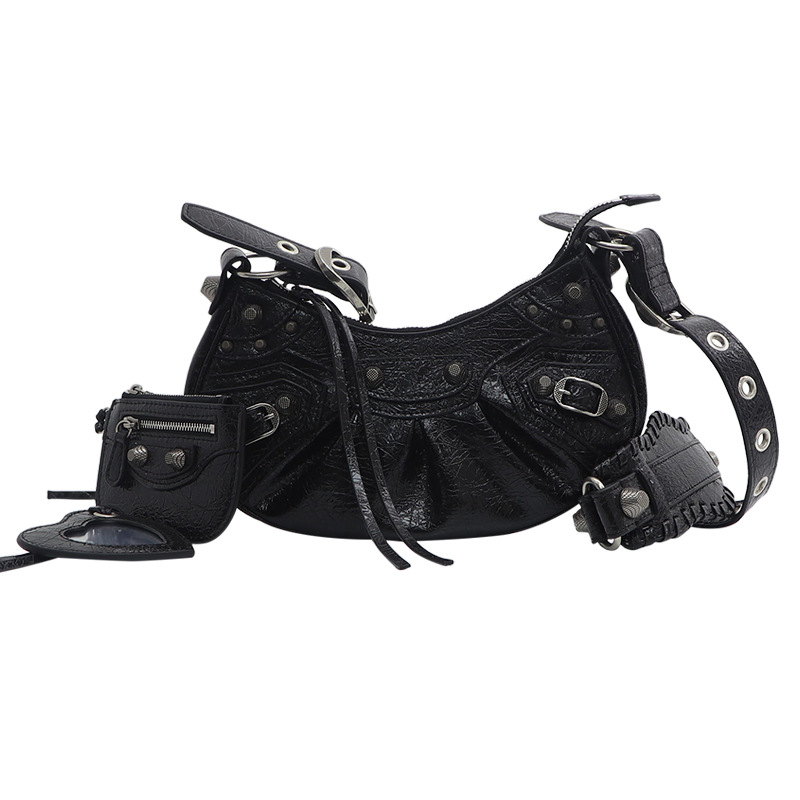 Bolso de locomotora de remache Le Cagole de alta calidad dulce y fresco chica caliente tres en uno bolso de media luna plisado de cuero bolso de axila