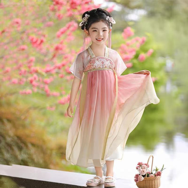 漢服の女の子の夏の2025新型の子供の古風のハイエンドの仙人の国風のワンピースの女の子のはらはらしているショーの服|undefined