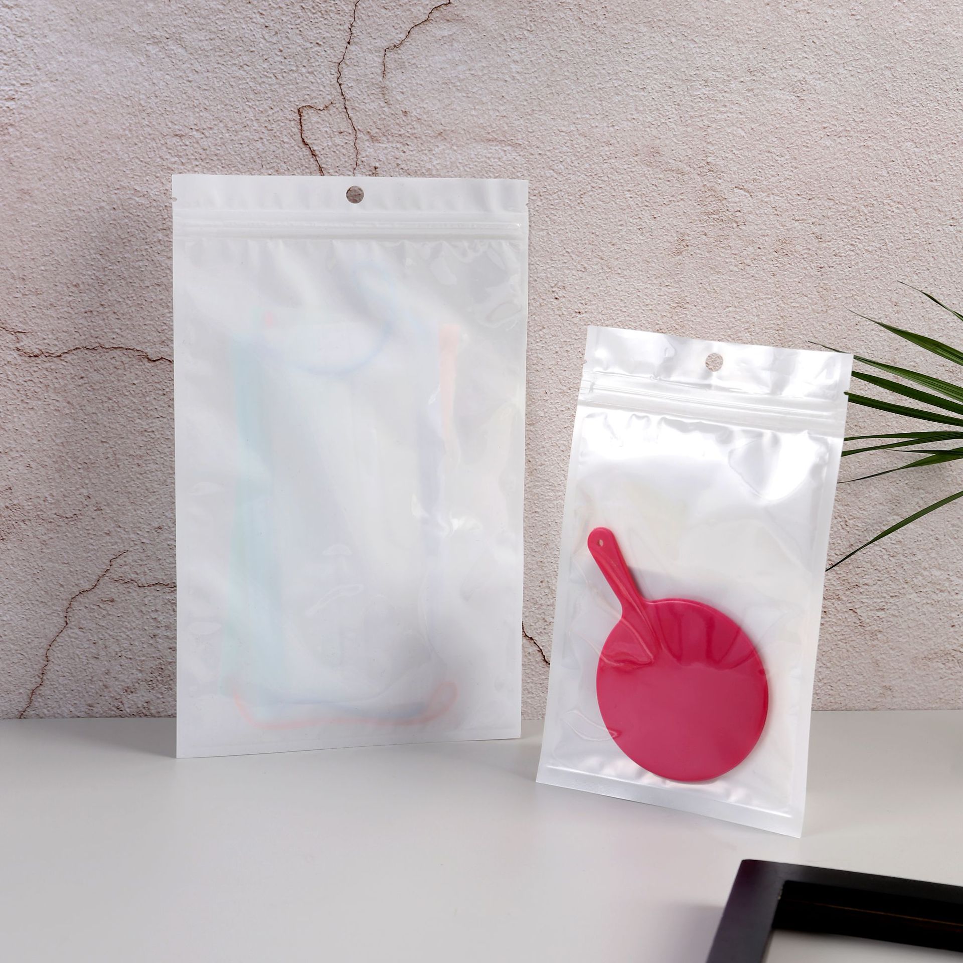 Accessory packaging bags: white pearlescent film, yin-yang bone-style pouches, phone case and data cable plastic zip-lock bags, wholesale fishing gear bags