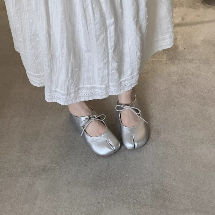 Zapatos franceses de fondo plano y poco profundo para mujeres 2026 otoño nuevo dedo con zapatos de ballet de pezuña de cerdo