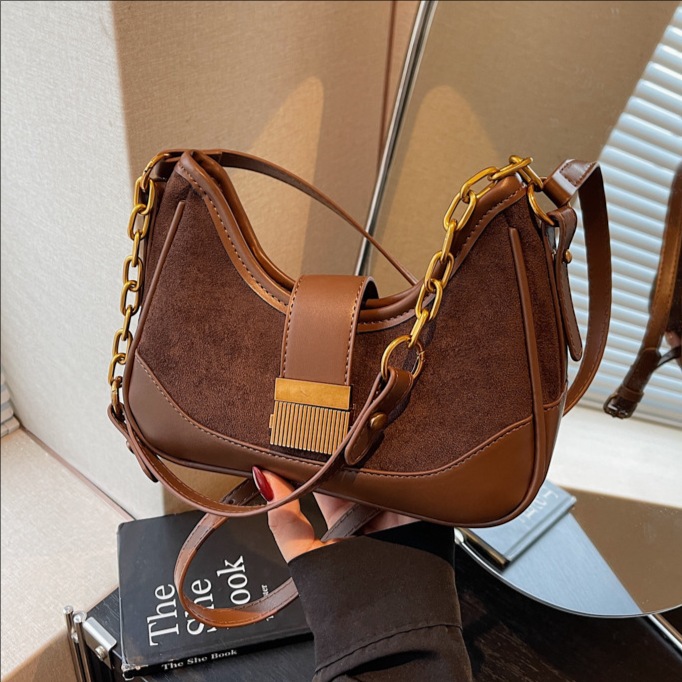 Nicho transfronterizo cadena brazalete para mujeres otoño / invierno 2025 nuevo estilo popular retro bolso de hombro de moda versátil mochila