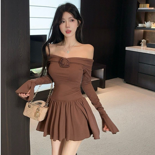 French Pure Desire One-Shoulder Off-the-Shoulder Dress for Autumn/Winter Sexy Fitted Waist Long-Sleeve Mini Skirt