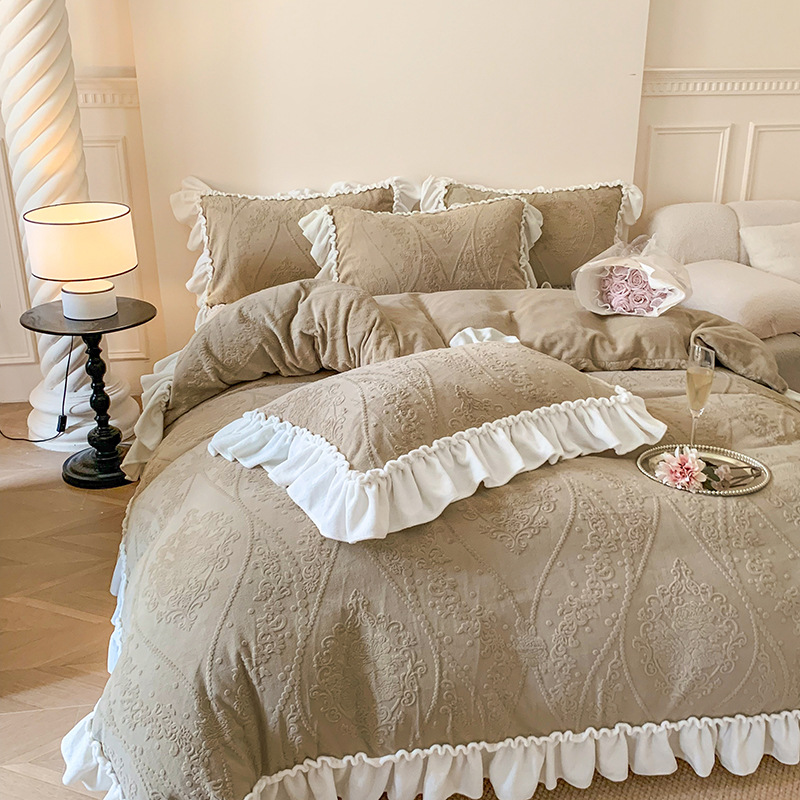 Telado de terciopelo de leche de cuatro piezas princesa viento no estático terciopelo bebé desnudo dormir A clase de kit de madre y bebé grueso y cálido